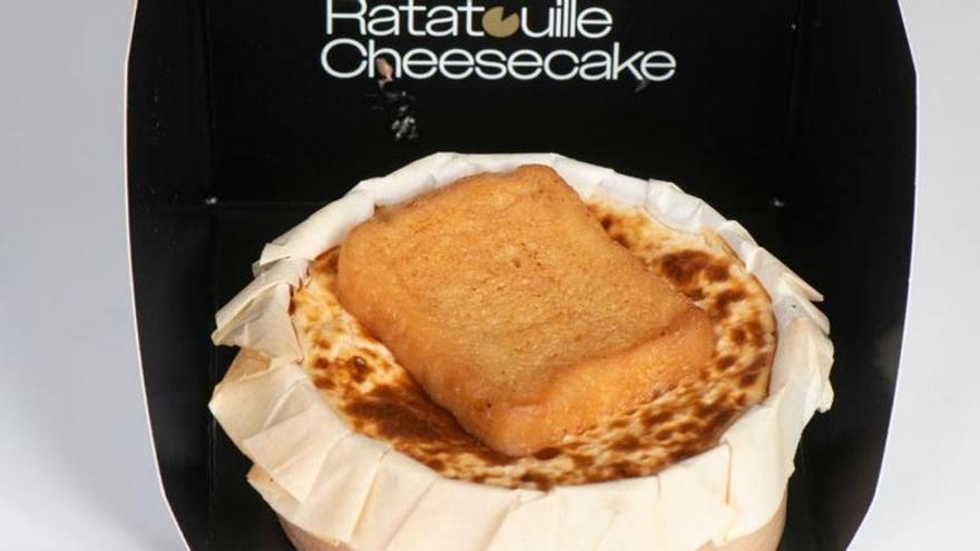 El dulce definitivo de esta Semana Santa en Sevilla mezcla tarta de queso con torrijas artesanas: "La textura no defrauda"