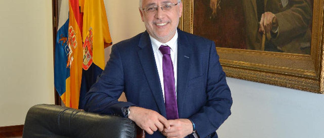 Antonio Morales, en su despacho de la Presidencia del Cabildo de Gran Canaria.