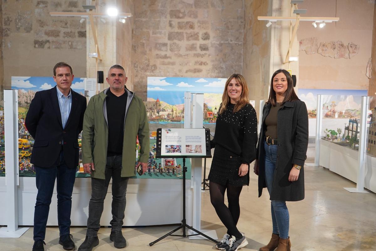 Roger Cerdà, Miguel Soro, Raquel Caballero y María Beltrán, en la inauguración de la exposición Playmobil.