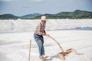 La sal que levantó Ibiza: la feria que cumple diez años devolviendo a la isla el oficio que la hizo vivir antes del turismo