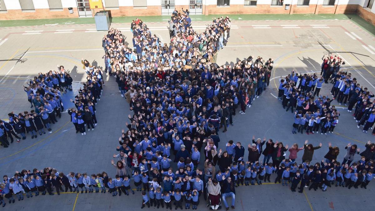 Concentración en el colegio de las Salesianas de Nervión en Sevilla. / Jesús Barrera