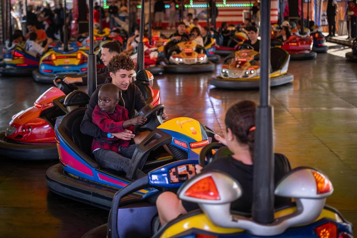 Visita del alcalde a la feria de atracciones del Carnaval
