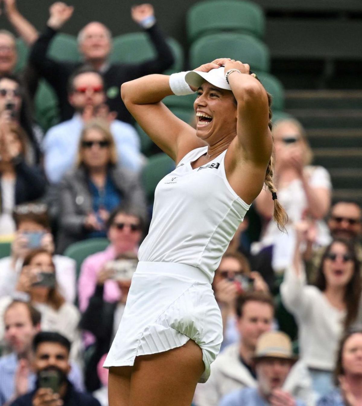 Jessica Bouzas dona el cop a Wimbledon davant la campiona