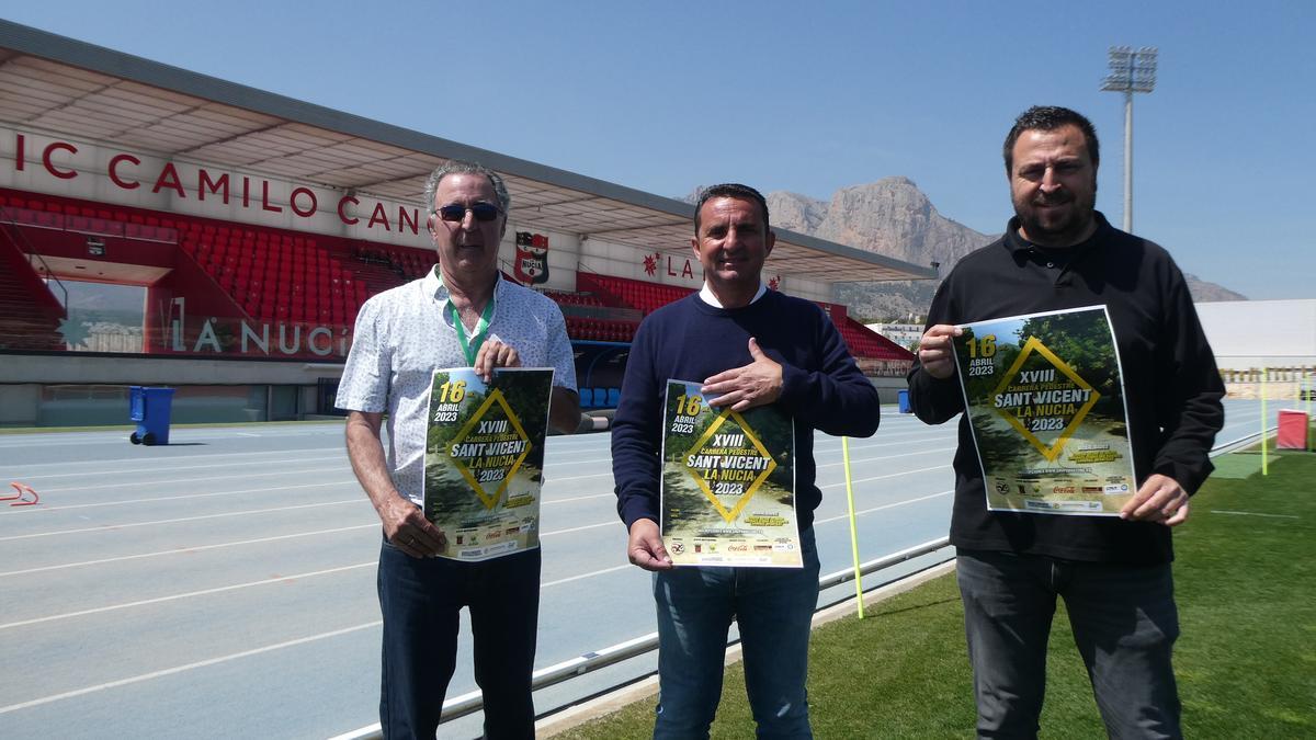 Pepe Brotons, director del Estadi Olímpic; Sergio Villalba, concejal de Deportes y Bernabé Cano, alcalde de La Nucía.