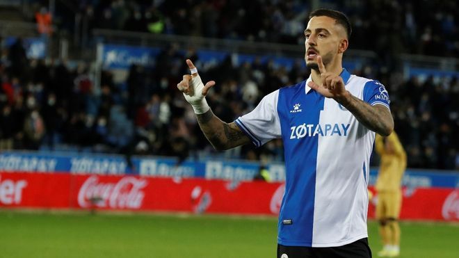 Joselu Mato celebrando un gol en Mendizorroza