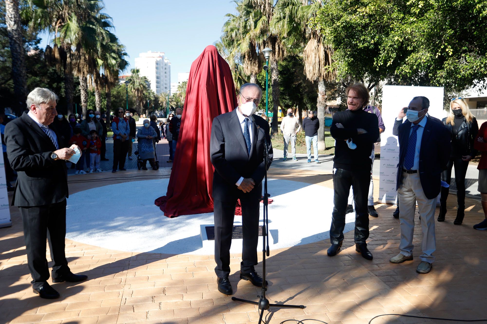 La estatua de Chiquito de la Calzada, inaugurada en el parque que lleva su nombre.