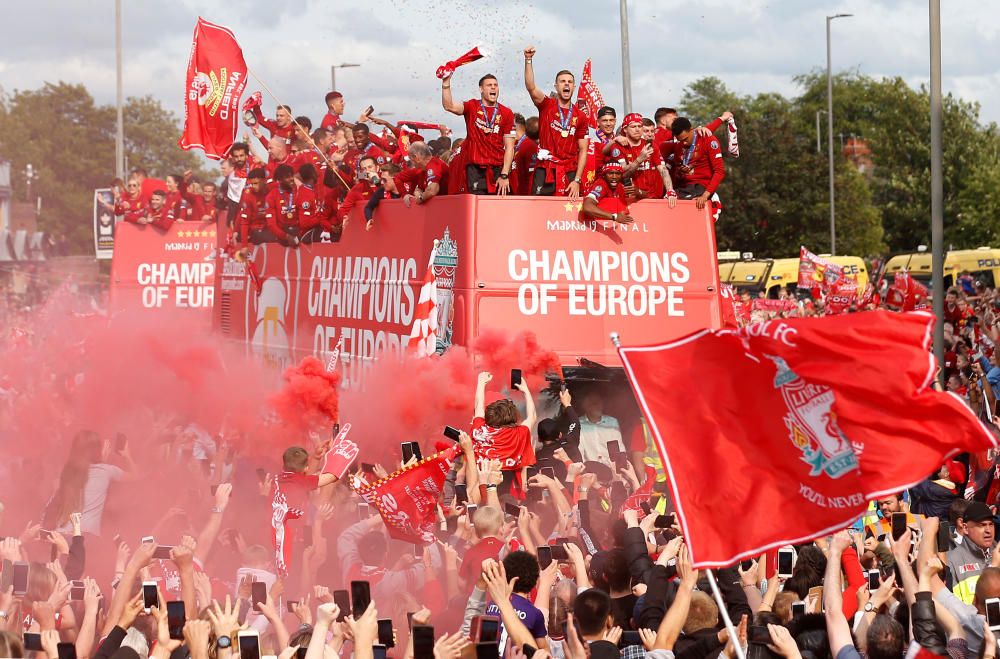 El Liverpool celebra con su afición la Champions