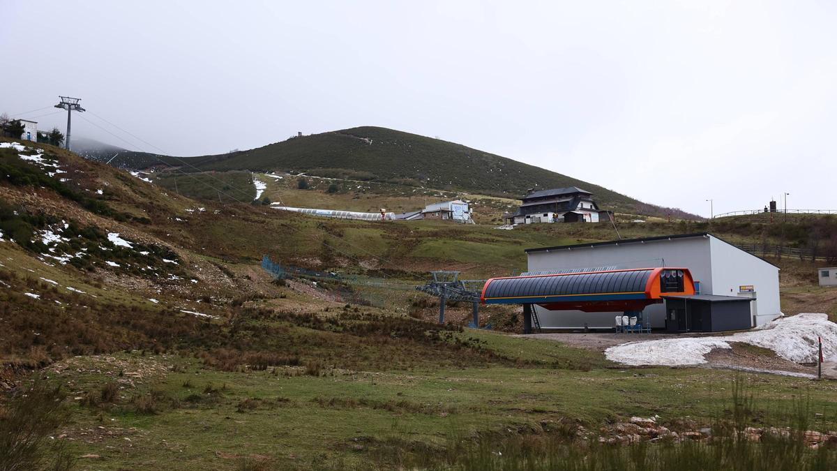 La estación de esquí de Pajares, cerrada.