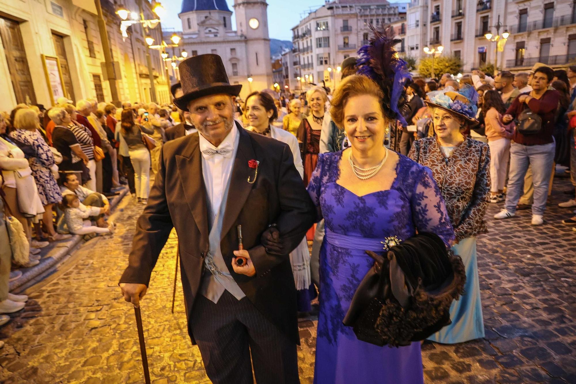 Inicio de la Feria Modernista de Alcoy 2025