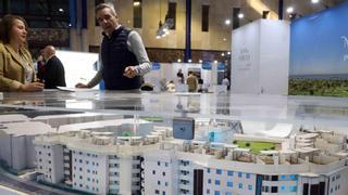 Málaga acaba 2023 con menos ventas de vivienda y firma de hipotecas, pero con récord de importe medio