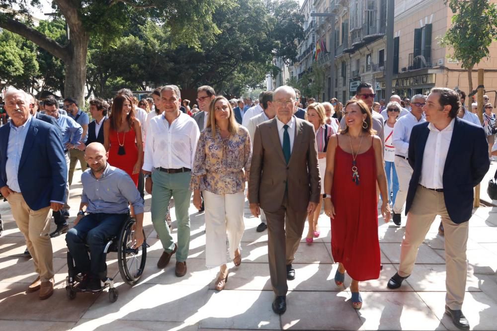 El alcalde de Málaga, la consejera de Fomento Marifrán Carazo y el consejero de Presidencia y presidente del PP de Málaga, Elías Bendodo, presiden el acto de inauguración de la remodelada Alameda.