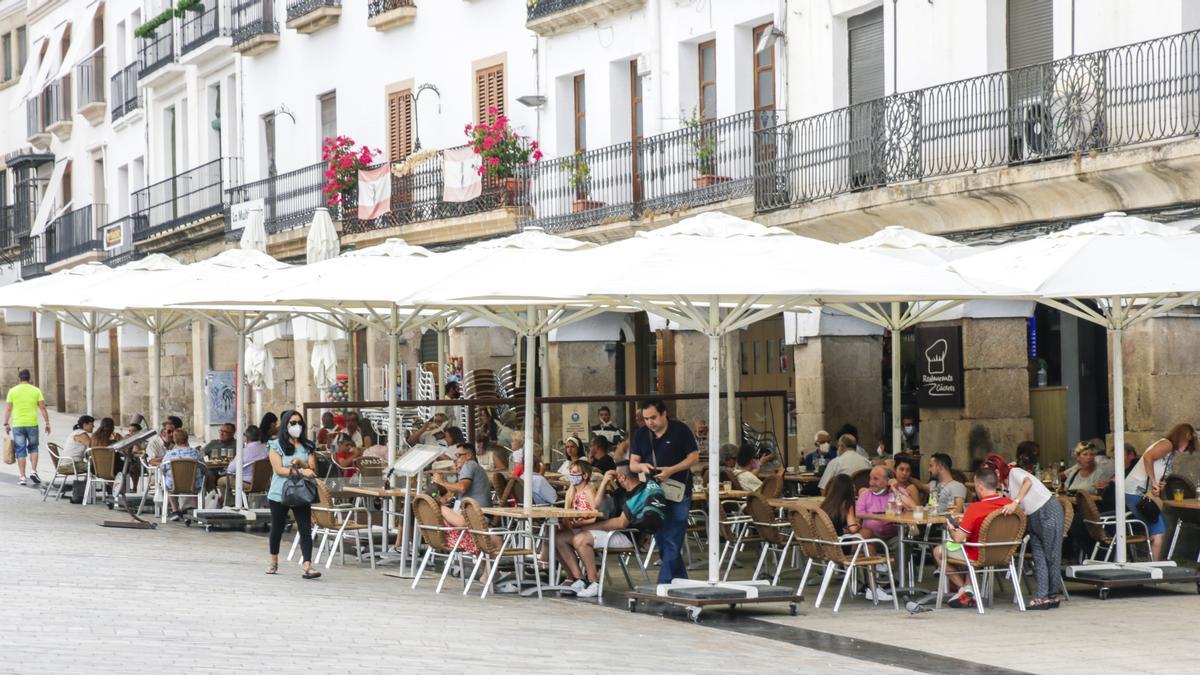 Terrazas en la plaza Mayor en una foto de archivo.