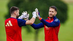 Unai Simón y Remiro, en una sesión de entrenamiento de España en Donaueschingen