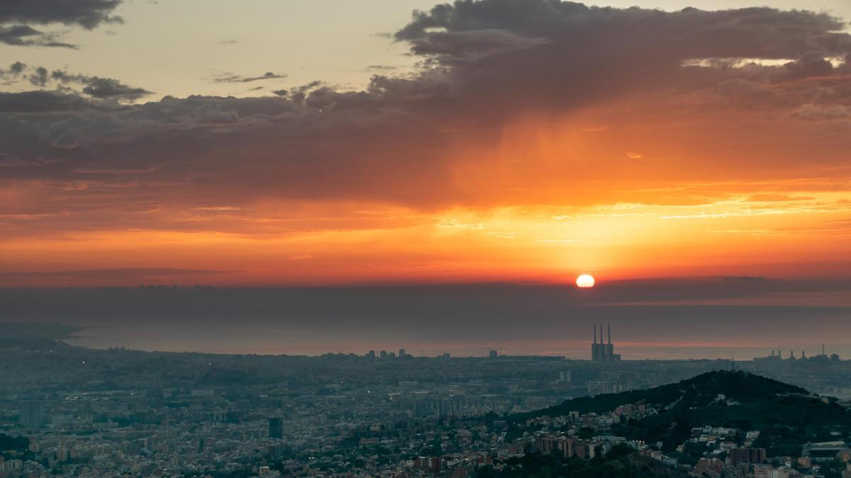 Ac virga y rayos crepusculares, el 12 de septiembre del 2023