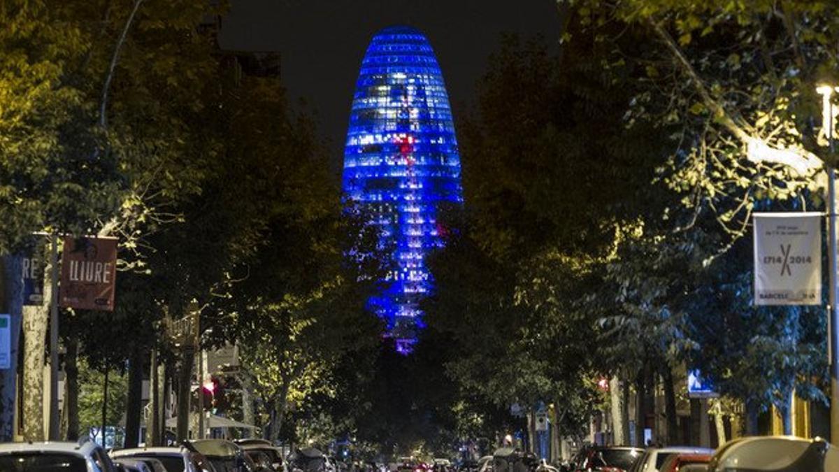 La torre Agbar, iluminada, en las pasadas fiestas de la Mercè.