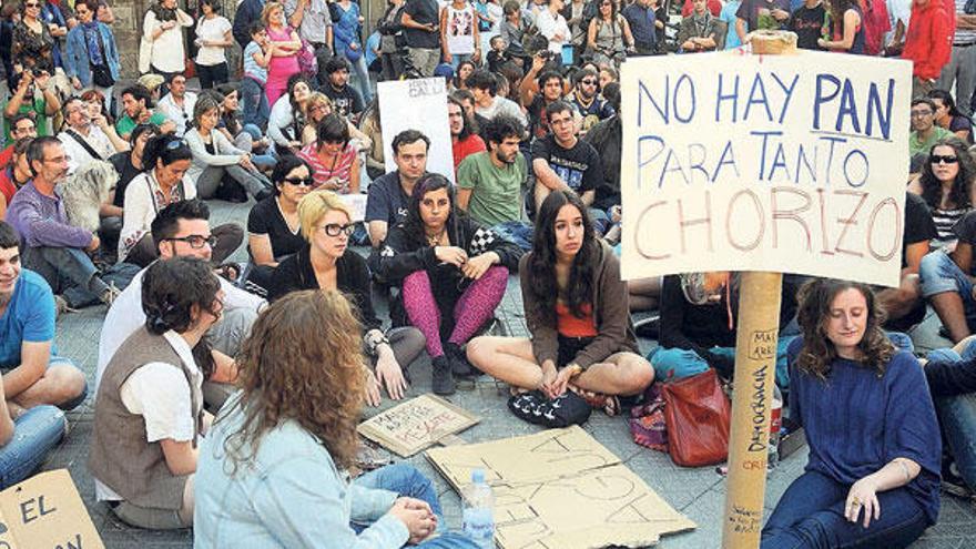 El movimiento &quot;Democracia Real, Ya!&quot; sigue sumando a &quot;indignados&quot; en Pontevedra