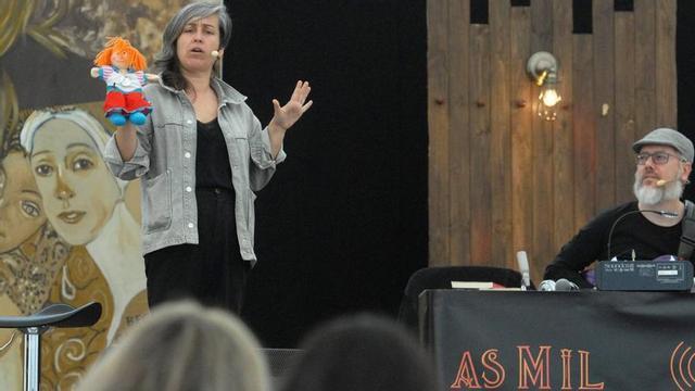 Lalín pecha con teatro, música e poesía os actos dedicados a Begoña Caamaño | BERNABÉ/JAVIER LALÍN