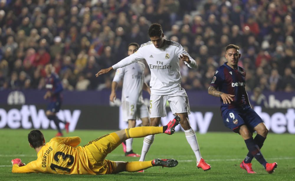 Las mejores imágenes del Levante UD - Real Madrid