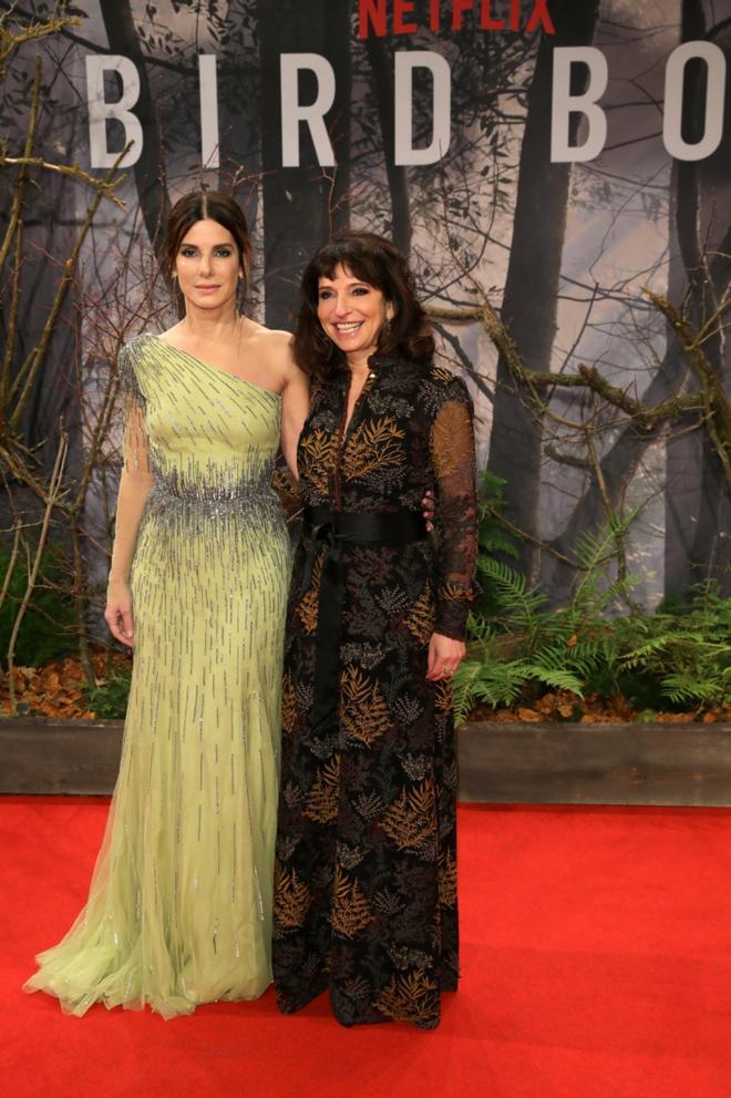 Sandra Bullock, junto con Susanne Bier, directora de la película 'A ciegas'