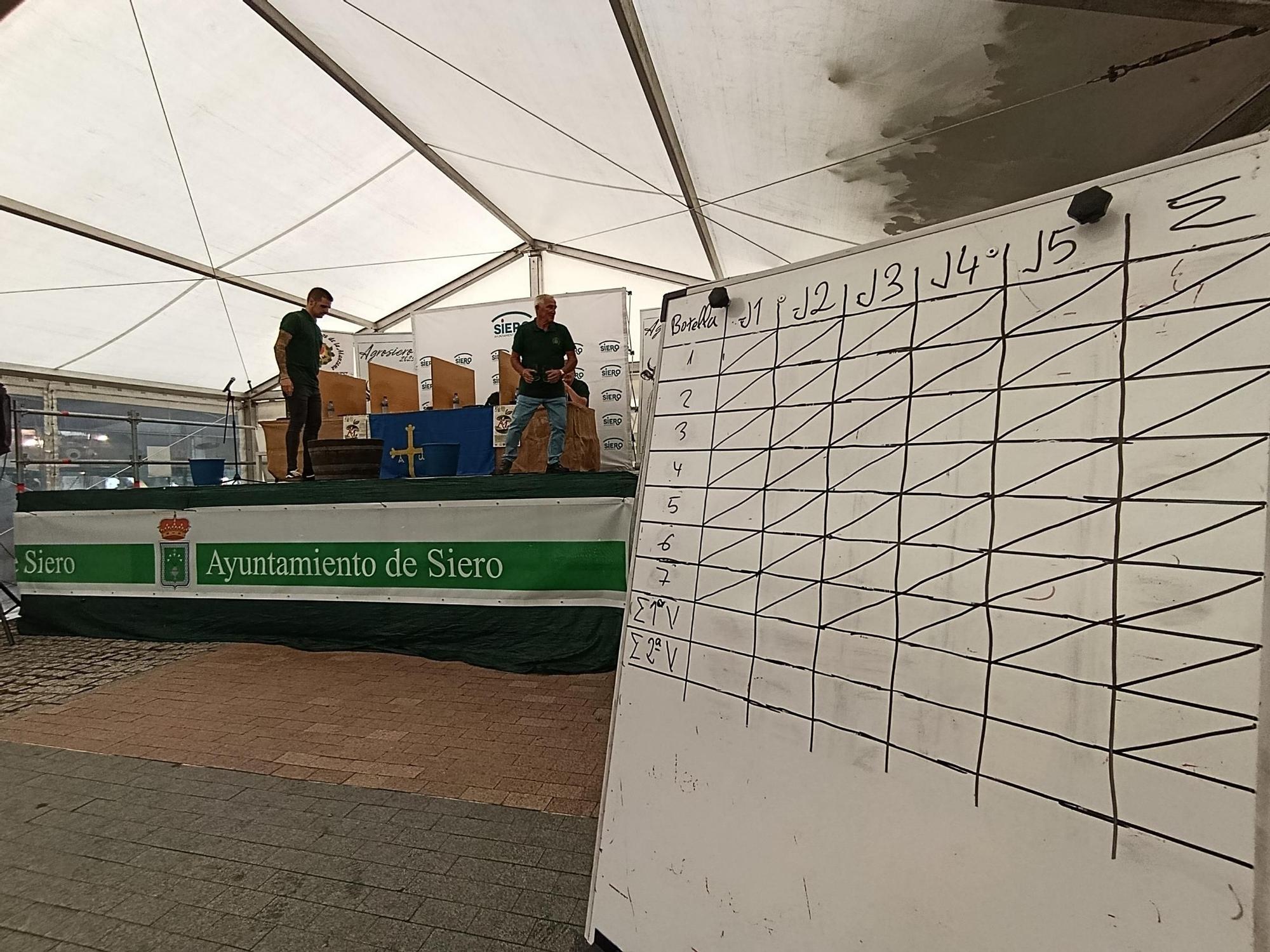 Miguel Ángel Pereda y José Manuel Sánchez, ganadores de los concursos de sidra de Agrosiero