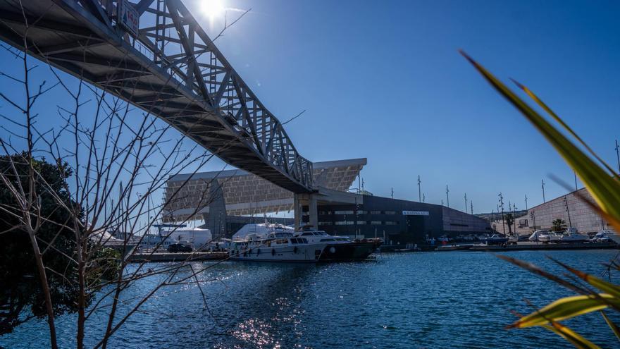 El port del Fòrum, amb la pèrgola fotovoltaica al fons, a Sant Adrià de Besòs.