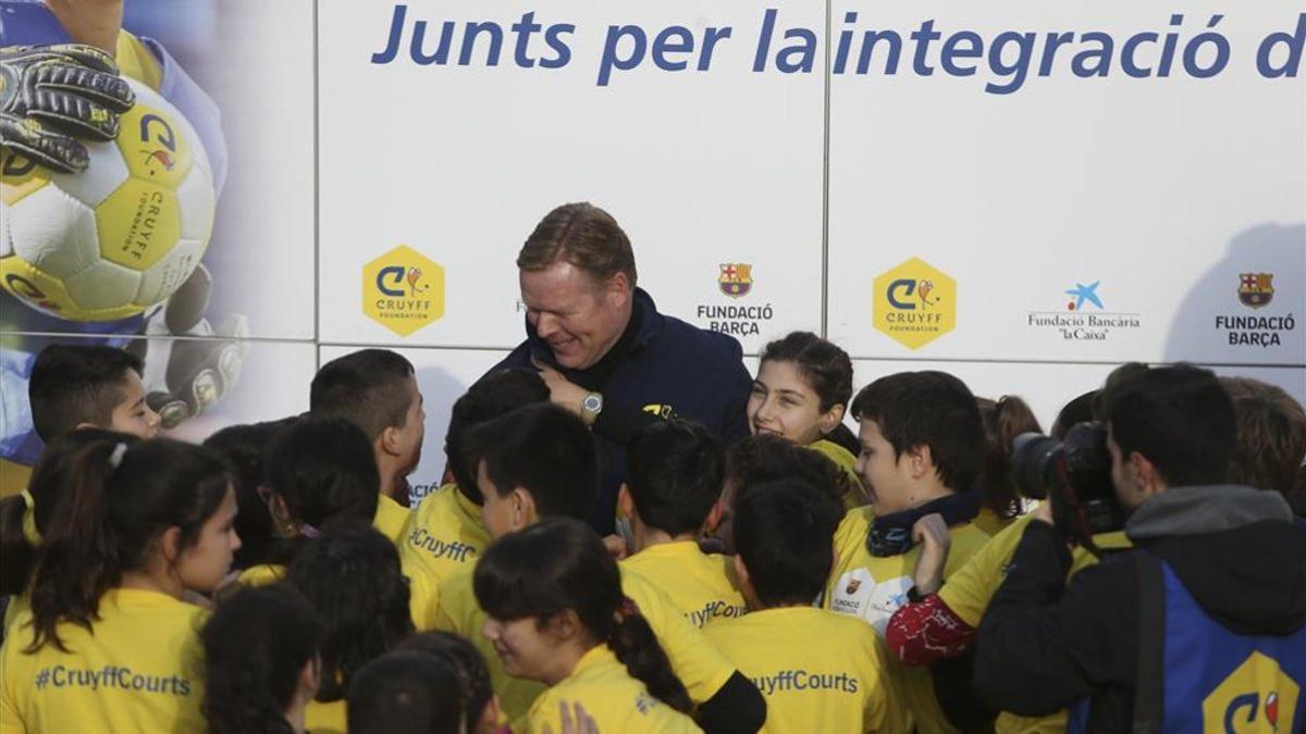 Ronald Koeman en la inauguración del Cruyff Court de Sant Vicenç dels Horts