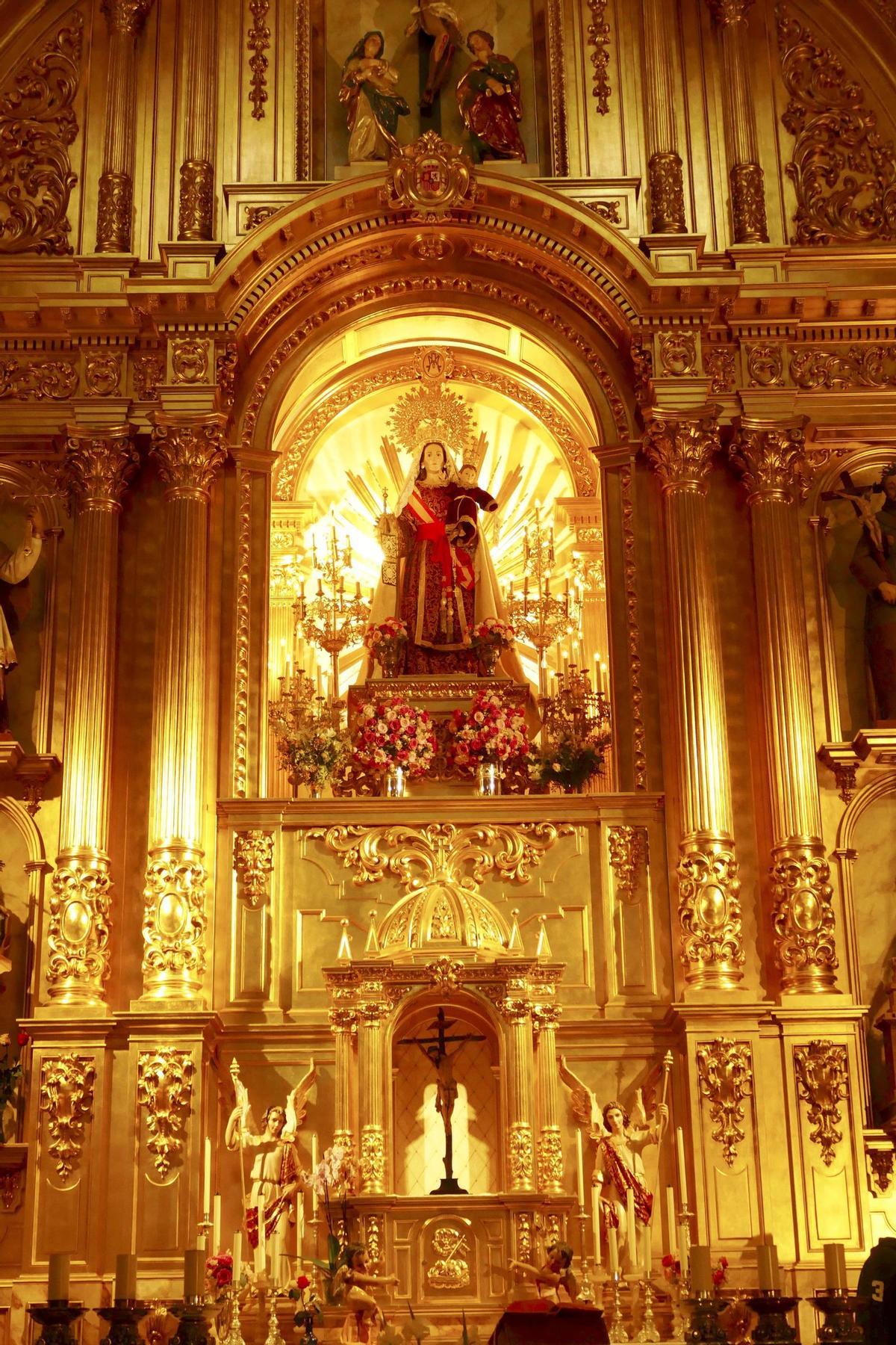 Altar mayor de la iglesia castrense de Santo Domingo de Cartagena