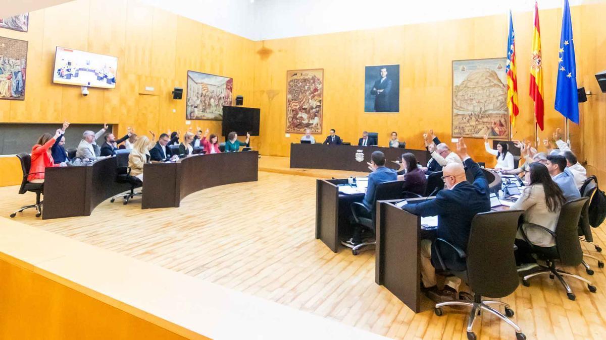 Sesión plenaria ordinaria del 27 de abril en Benidorm.