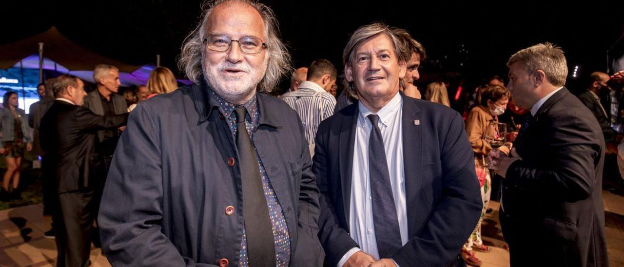 Andreu Manresa junto al presidente del Parlament, Vicenç Thomàs.