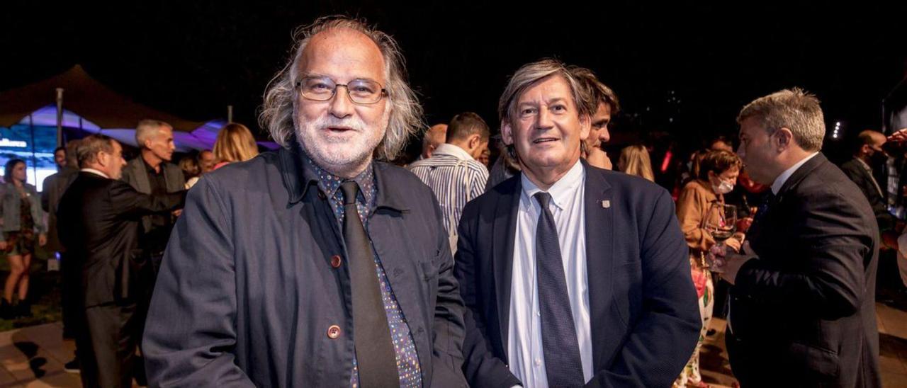 Andreu Manresa junto al presidente del Parlament, Vicenç Thomàs. | B.RAMON