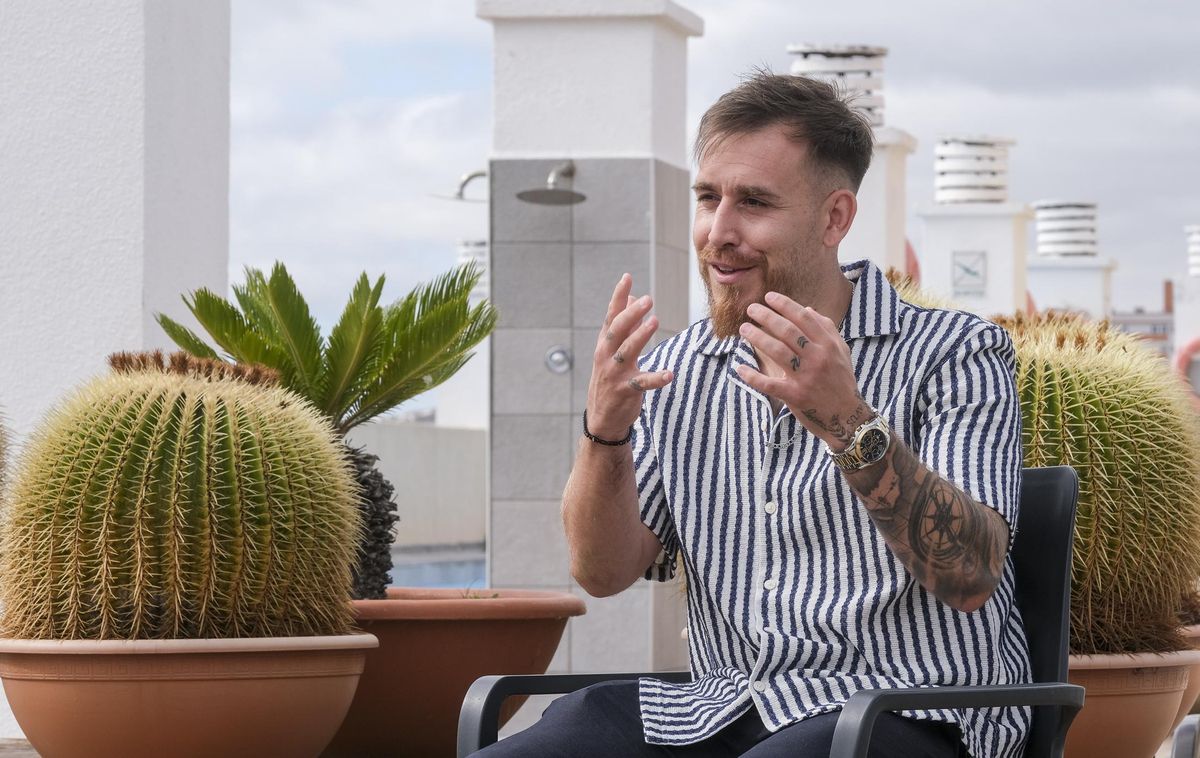 Javi Climent durante un momento de la entrevista, esta mañana.