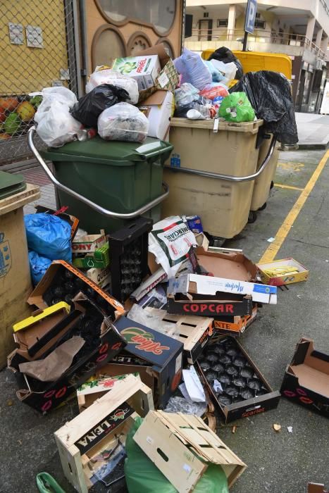 Basura sin recoger en las calles de A Coruña