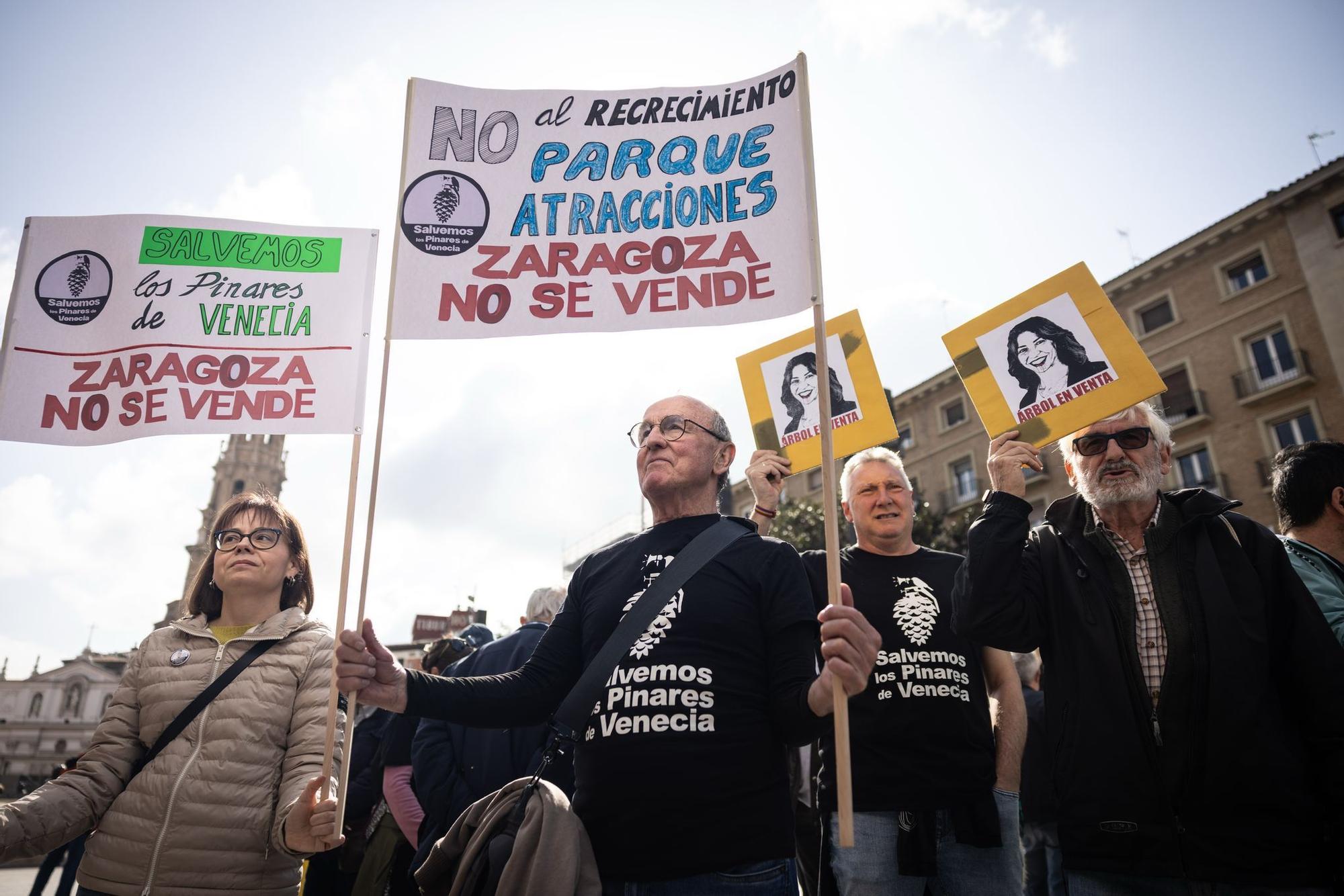 En imágenes | Los zaragozanos no fallan a su cita en el Tío Jorge por la Cincomarzada
