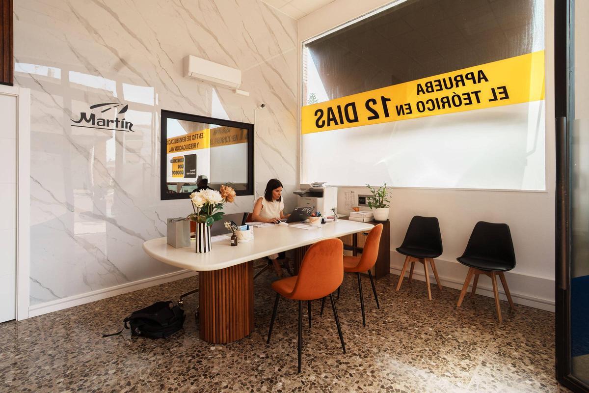 Interior de una de las sedes de Autoescuela Martín, empresa familiar fundada en 1982 y especializada en permisos de conducir y formación profesional.