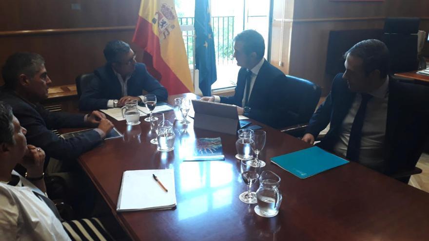 El consejero de Agua, Miguel Ángel del Amor, junto al secretario de Estado de Medio Ambiente, Hugo Morán