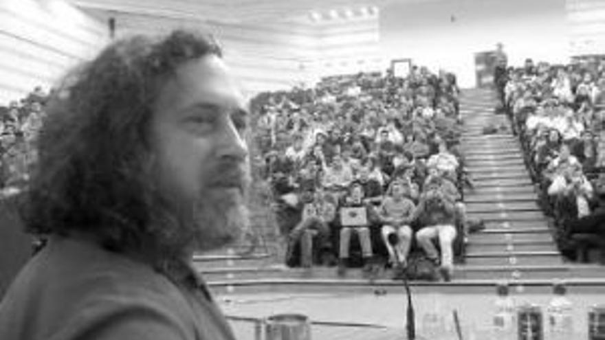 Richard Stallman durante su conferencia en lqa UCO.