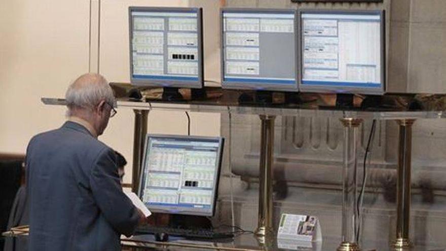 El Ibex recorta pérdidas al cierre alejado de los 8.300 puntos