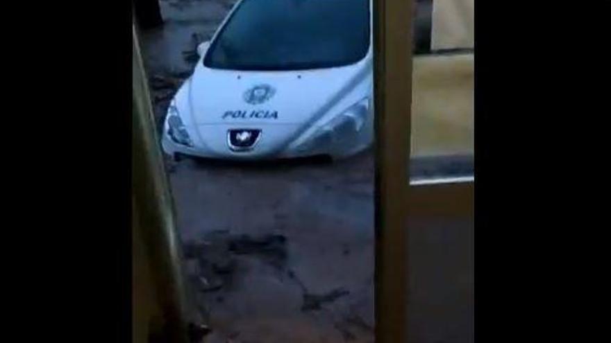 La llamada de un policía de Sant Llorenç mientras la riada arrastra su coche patrulla