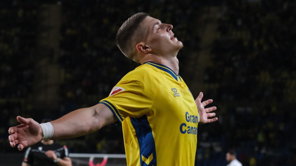 Lukovic celebra su cuarto tanto del curso y que supuso el 2-0 ante el Albacete.