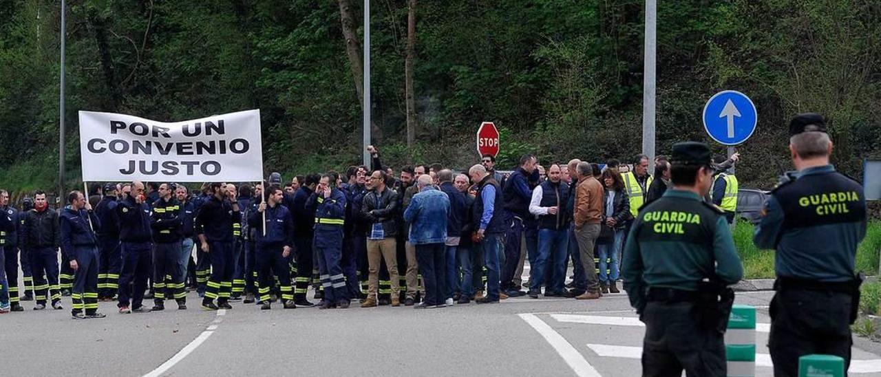 La plantilla de Thyssen, durante una de las protestas de principios de mes.