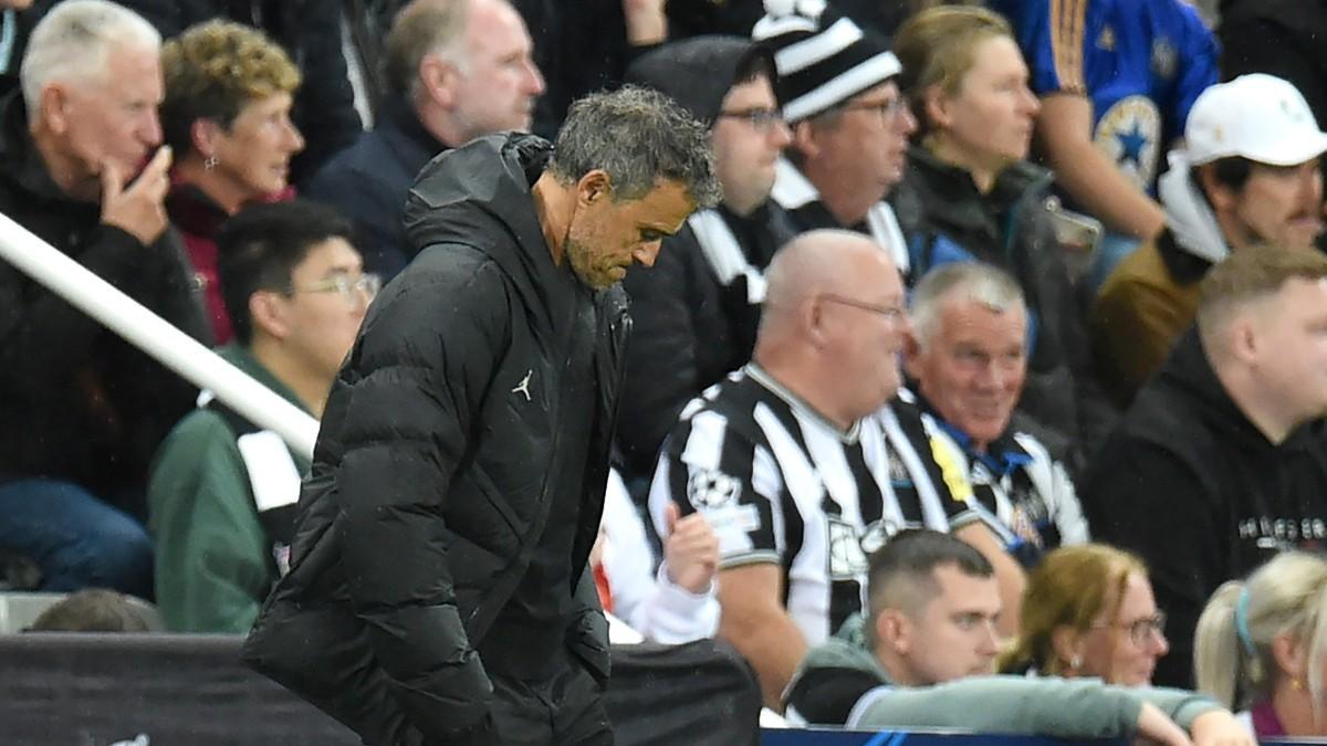 Luis Enrique, cabizbajo en Saint James' Park