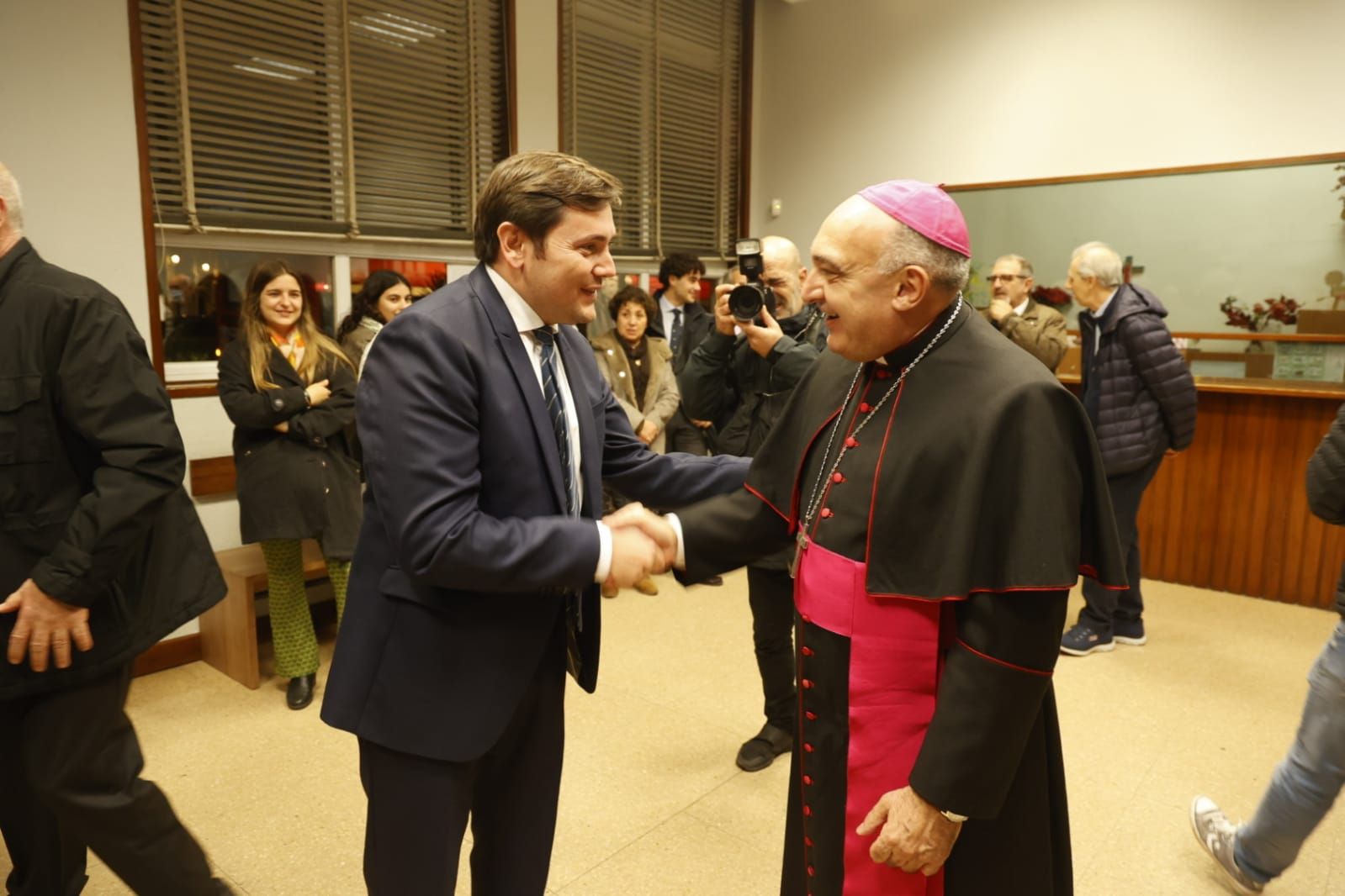 El nuevo arzobispo, Enrique Benavent, en el colegio Jesús-María