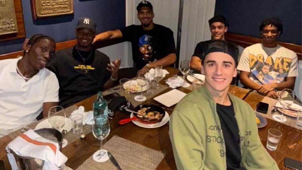 La cena de reencuentro de las figuras del FC Barcelona con sus excompañeros