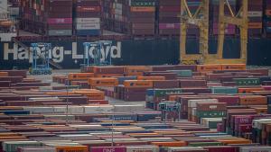 Contenedores de mercancías en el puerto de Barcelona