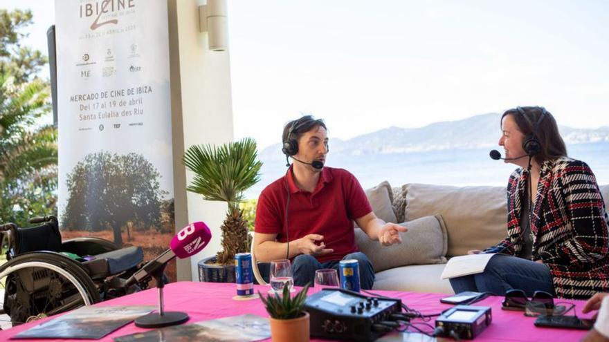 Gonzalo Suárez, durante la grabación del podcast. | CINTIA SARRIA/IBICINE