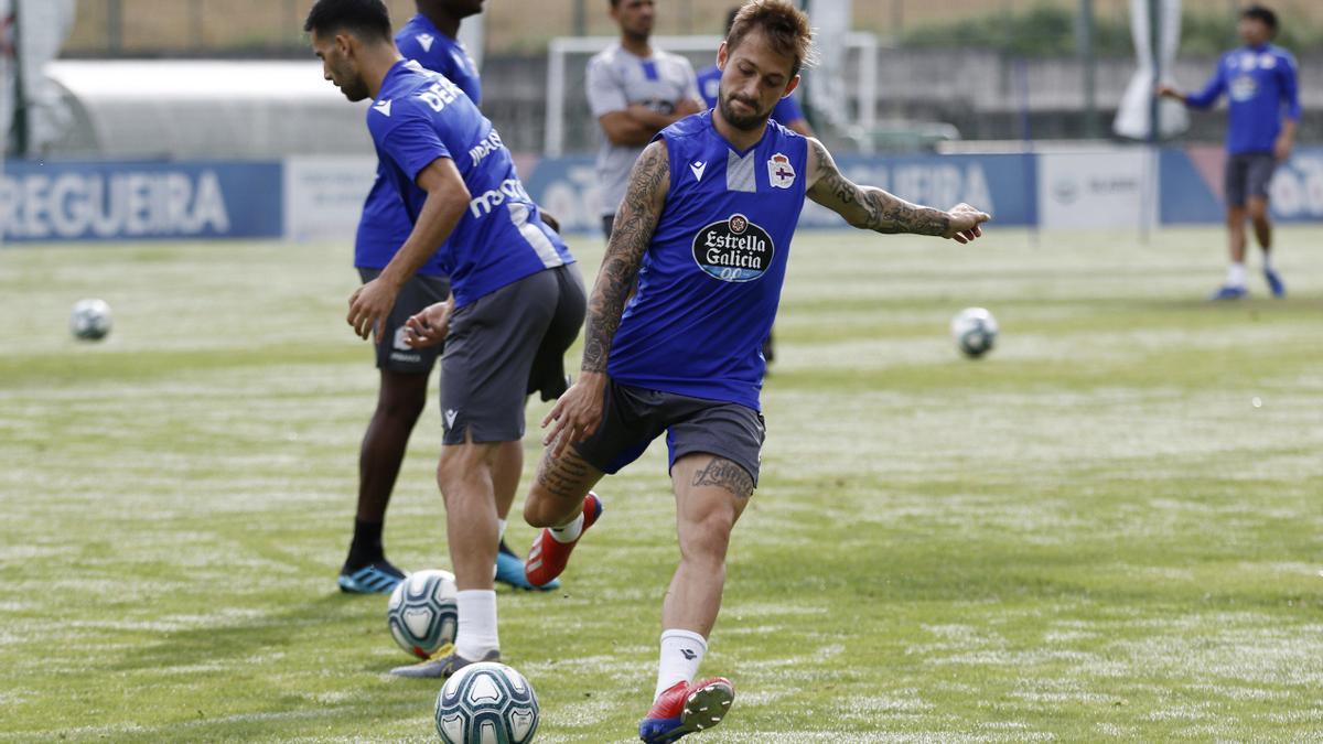 Cartabia, durante un entrenamiento en Abegondo.