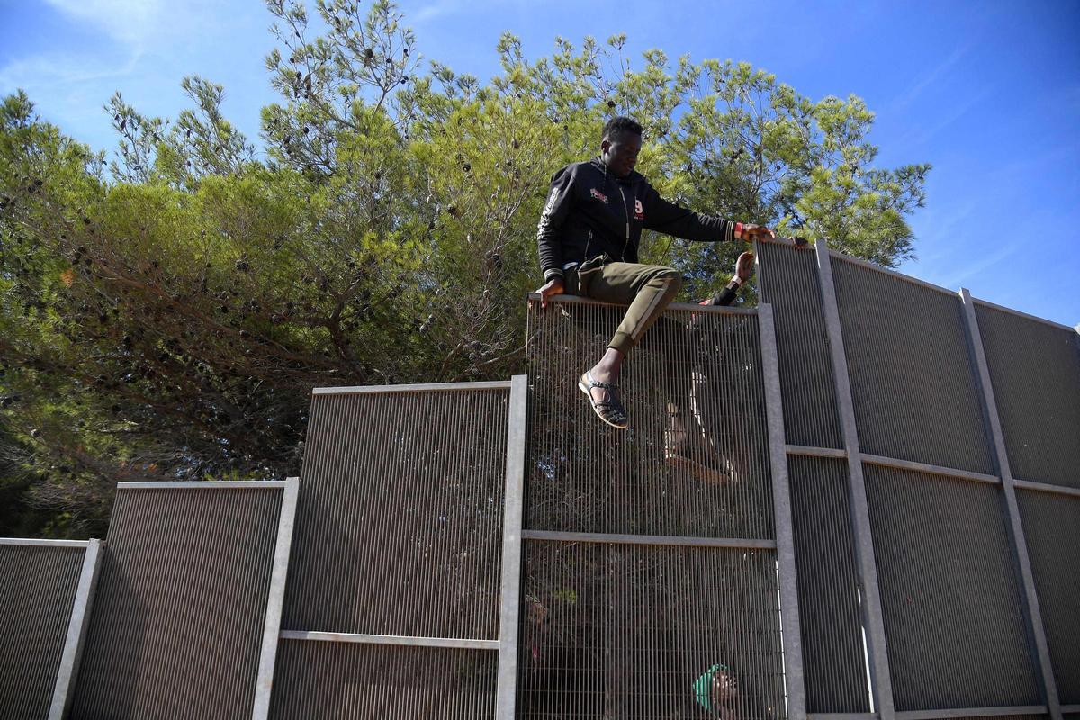 Lampedusa, colapsa tras la llegada de 6.000 inmigrantes en 24 horas