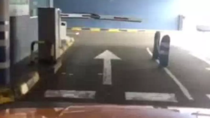 Revienta la valla del parking en Las Palmas de Gran Canaria al no poder pagar con tarjeta