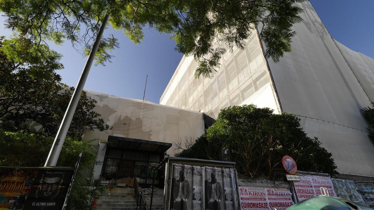 El edificio de la antigua comisaría de la Gavidia lleva 15 años cerrada y sin uso, a la espera de que se concrete la que será su finalidad definitiva. / Txetxu Rubio