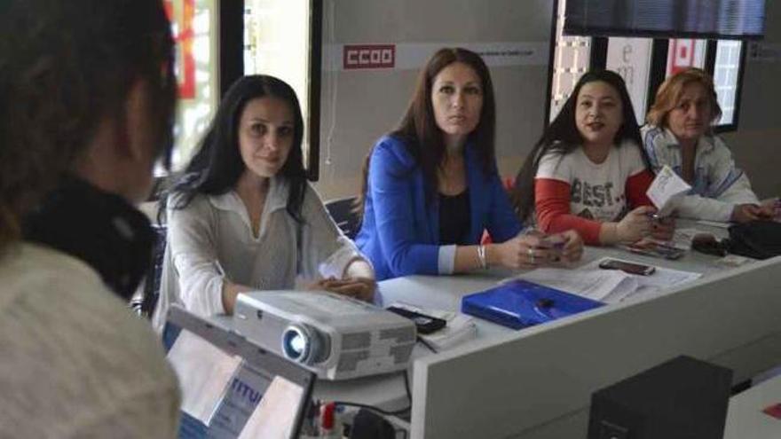 Mujeres rumanas en el curso de orientación laboral de CC OO.